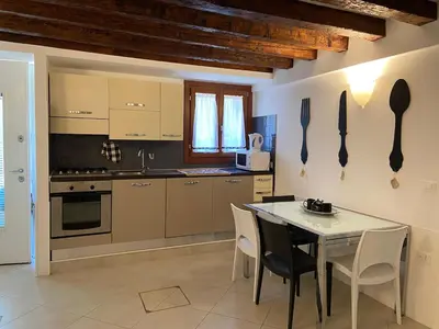 Cucina o angolo cottura di BLACK & WHITE HOME, an oasis in the city center