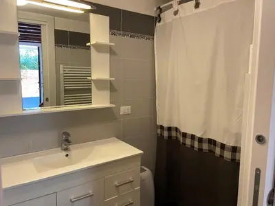 Bagno di BLACK & WHITE HOME, an oasis in the city center