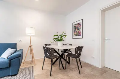 Area soggiorno di Modern Apartment in Villa with Garden - Easy Parking