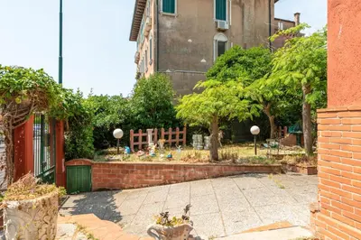 Giardino di GuestHost - Lido di Venezia - Two Aparments near the Beach