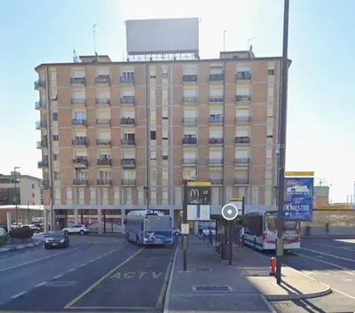 Edificio in cui si trova la stanza in casa privata