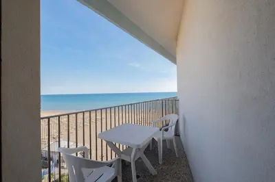 Vista generica sul mare o vista sul mare dall'interno dell'appartamento