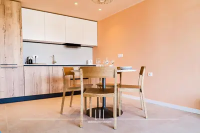 Cucina o angolo cottura di OasiSole Suite con terrazza e piscina