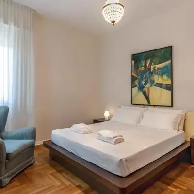 Giulio Apartment-Train Station