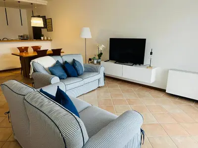 Area soggiorno di Golf Holiday House - Appartamento con soggiorno e due camere da letto
