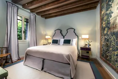 Letto o letti in una camera di Dimora Orlando A breathtaking Venetian mansion with Private Courtyard!