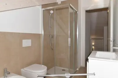 Bagno di Attico 6 posti letto Zona Piazza Aurora 280m dal mare