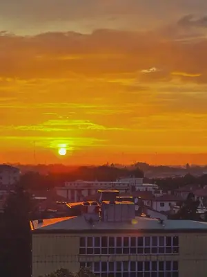 Alba o tramonto visti dall'interno dell'appartamento o dai dintorni