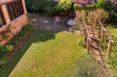 Giardino di Casa dell'Aviatore con terrazza sul giardino