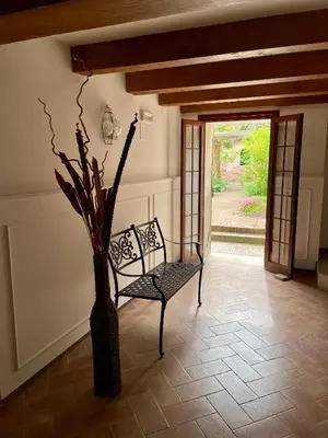 Area soggiorno di Casa dell'Aviatore con terrazza sul giardino