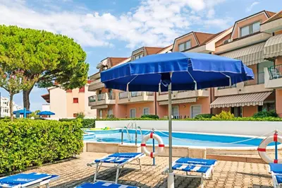 Piscina di Pool, private garden and beach in the city center o nelle vicinanze