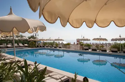 Piscina di Hotel Delle Nazioni o nelle vicinanze