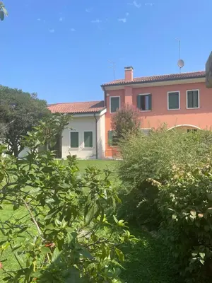 Giardino di Luxury Loft Ai 2 lecci Relaxing oasis with pool