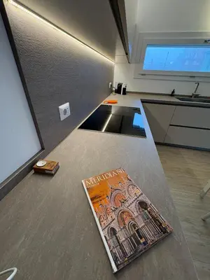 Cucina o angolo cottura di Laguna Palace - nuovo appartamento vicino al mare
