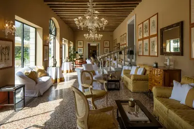 Area soggiorno di Villa Michelangelo Vicenza – Starhotels Collezione