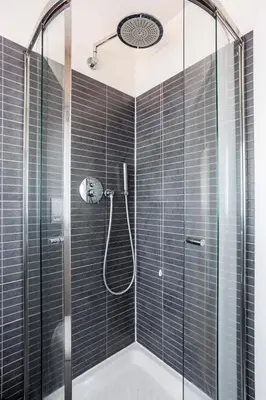 Bagno di WAVE'S GLASS Industrial loft in old Murano