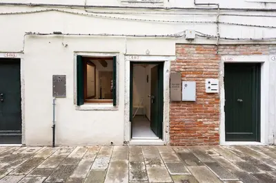 Facciata o entrata di Private Courtyard Peggy Cozy Venice Apartment