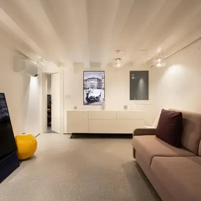 Private Courtyard Peggy Cozy Venice Apartment