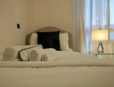 Letto o letti in una camera di Welc-ōM Ivrea Padova Free Parking