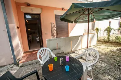 Patio o area all'aperto di Cozy apartment near the beach