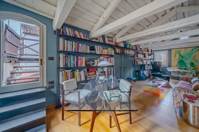 Biblioteca nell'appartamento