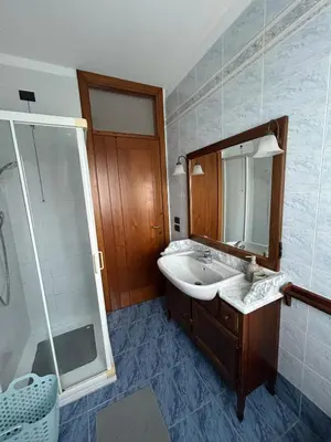 Bagno di Spacious 3 BDR Apartment in Padua