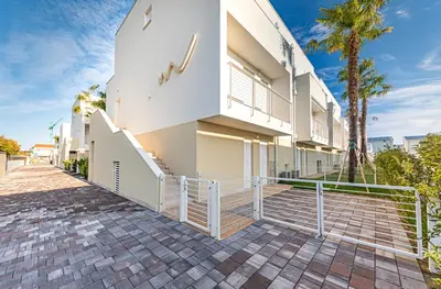 Balcone o terrazza di Stylish Poolside Apartment, Jesolo-Venice