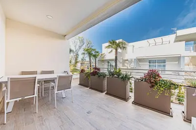 Balcone o terrazza di Stylish Poolside Apartment, Jesolo-Venice