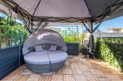 Area soggiorno di Rooftop Heaven, Mini Attico vicino alla stazione