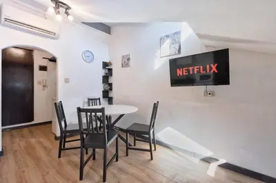 TV o dispositivi per l'intrattenimento presso Rooftop Heaven, Mini Attico vicino alla stazione