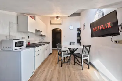 Cucina o angolo cottura di Rooftop Heaven, Mini Attico vicino alla stazione