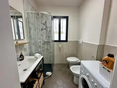 Bagno di Appartamento Da Deki con ampio terrazzo vista Monte Grappa