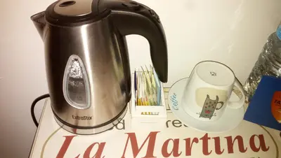 Set per la preparazione di tè e caffè presso B&B Martina