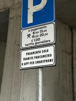 Certificato, attestato, insegna o altro documento esposto da All'Arco Apartment