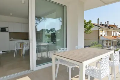 Balcone o terrazza di Moderno 3 camere con piscina Piazza Aurora