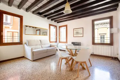 Area soggiorno di Top Location San Mark Suite