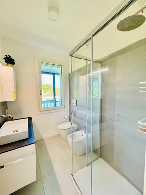 Bagno di Modern penthouse in Treviso with terrace and garage