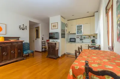 Cucina o angolo cottura di GuestHost -Sunny Dorsoduro Apartment