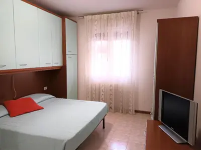 TV o dispositivi per l'intrattenimento presso Trilocale piano terra con doppi servizi Piazza Aurora