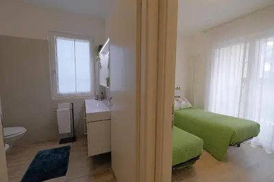 Bagno di Moderno trilocale con doppi servizi Piazza Marconi