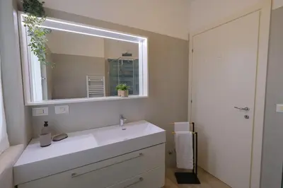 Bagno di Moderno trilocale con doppi servizi Piazza Marconi