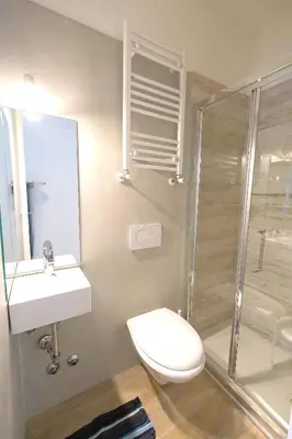 Bagno di Moderno trilocale con doppi servizi Piazza Marconi