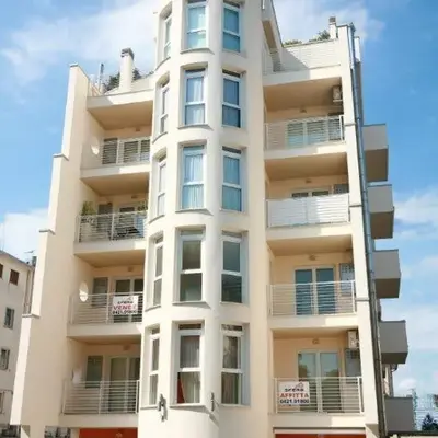 Moderno trilocale con doppi servizi Piazza Marconi