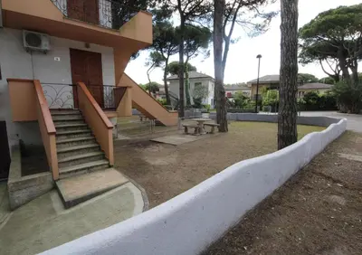 Giardino di Apartment steps from the beach