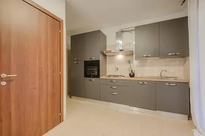 Cucina o angolo cottura di Unico Apt 3A, 2 camere, parcheggio gratis, 10 minuti da Venezia