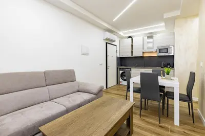 Cucina o angolo cottura di Comoda a venezia modern house