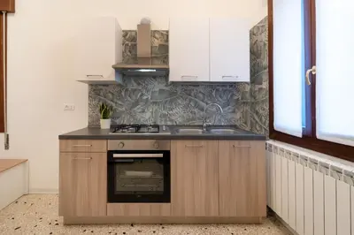 Cucina o angolo cottura di Al Pettirosso family apartment