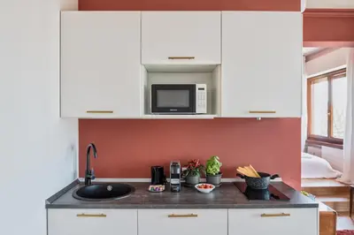 Cucina o angolo cottura di Brandolini Apartment By SuitesV design, vista panoramica & parcheggio in centro città