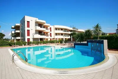 Piscina di Residence Aurora Park zona Piazza Aurora o nelle vicinanze
