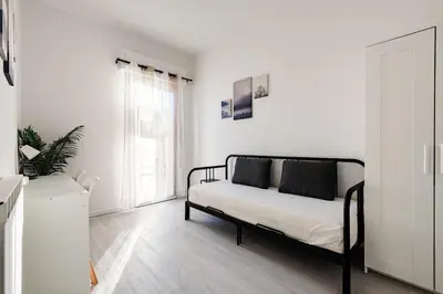 Letto o letti in una camera di Family & Friends - 2min to Tram - 8min to Station